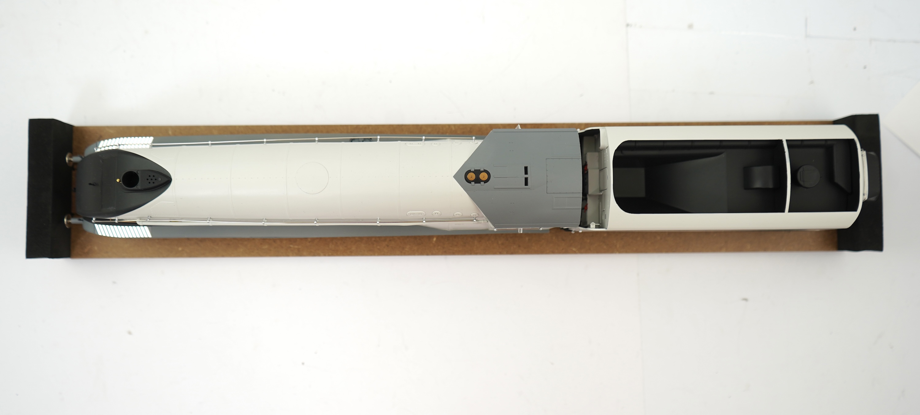 A boxed 0 Gauge Hattons Originals (H7-A4-001) model of LNER Class A4, Silver Link 2509, 4-6-2 tender locomotive, powered for two rail operation, with detailing elements and instruction manual.